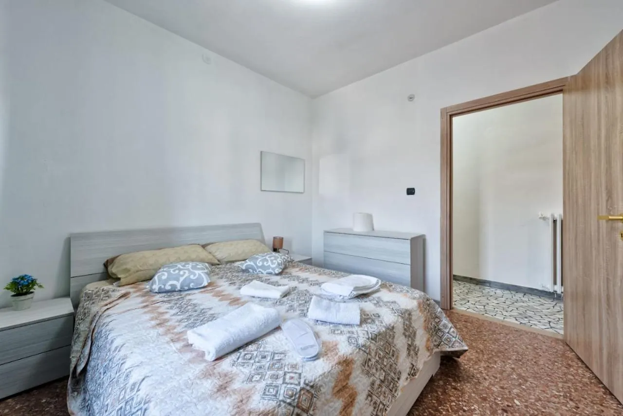 Guest house Venice H&S Apt Private Room With Ac & Tv Mestre Italy